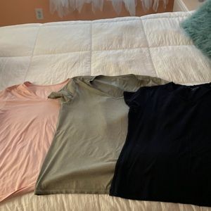 Womens set of three short sleeve bee neck tee shirts